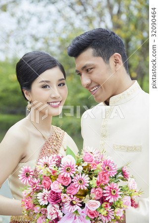 A portrait of a groom looking at his bride 32090464