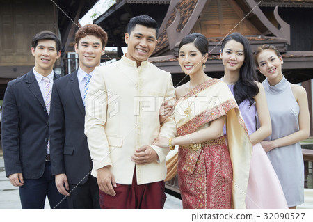 a picture of a couple taking photos with bridesmaids and groomsmen 32090527