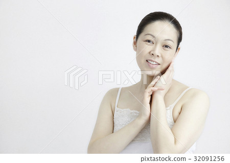 Women in their 40's, health care 32091256