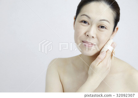 40多歲的女性，護膚，美容護理 32092307