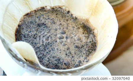 Brewing coffee with hot water Brewing coffee with hot water 32097040