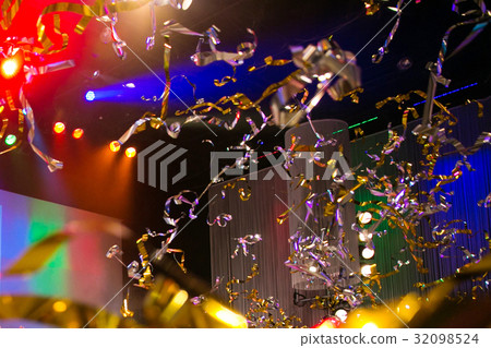 Live silver dancing in the air Live silver dancing in the air 32098524