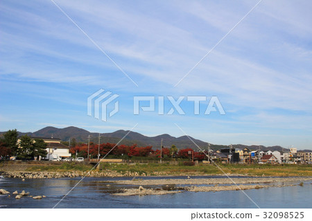 Katsura River in front of Arashiyama Katsura River in front of Arashiyama 32098525