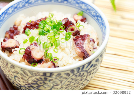 Octopus rice 32098932