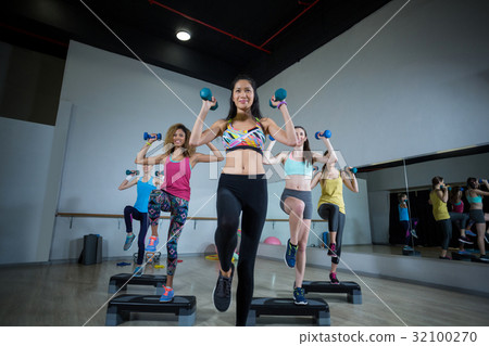 Group of women exercising on aerobic stepper 32100270