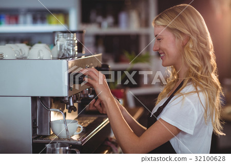 Smiling waitress making cup of coffee 32100628