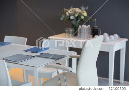 Files kept on table 32100803