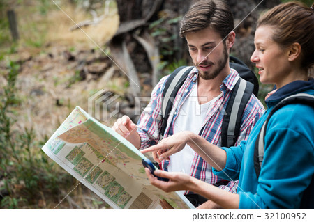 Hiker couple looking at map 32100952