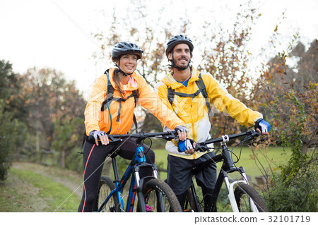 Biker couple cycling in countryside 32101719
