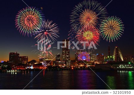Minato Mirai fireworks 32101950
