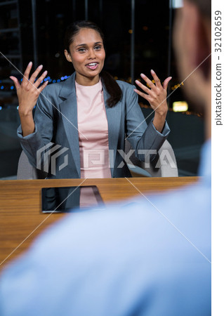 Businesswoman having a discussion in office 32102659