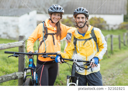 Biker couple with mountain bike in countryside 32102821