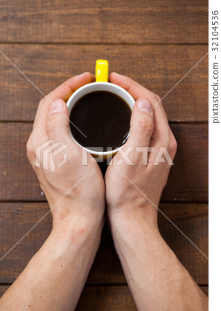 Man holding a cup of coffee 32104536
