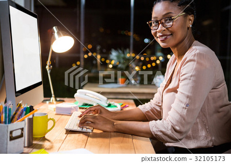 Businesswoman working on computer at her desk 32105173
