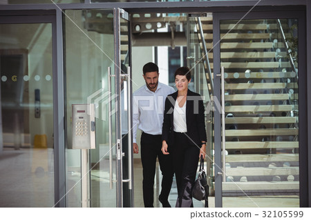 Businesspeople leaving office Businesspeople leaving office 32105599