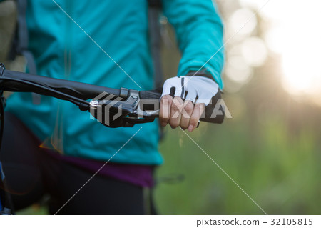 Mid-section of female biker with mountain bike 32105815