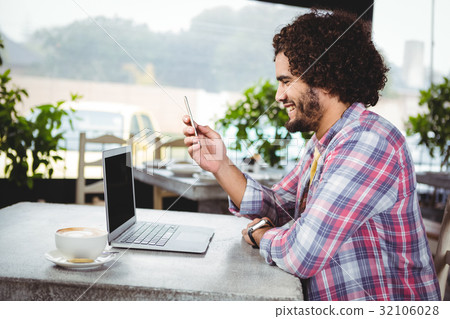 Man using mobile phone 32106028