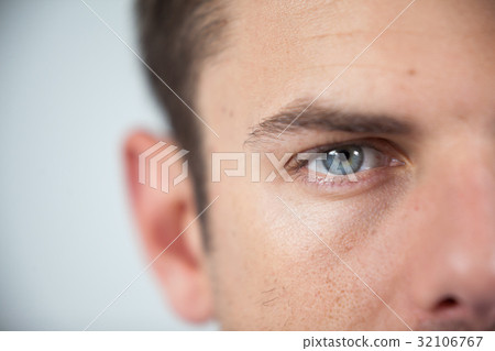 Man wearing contact lens 32106767