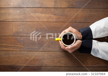 Woman holding a cup of coffee 32107064