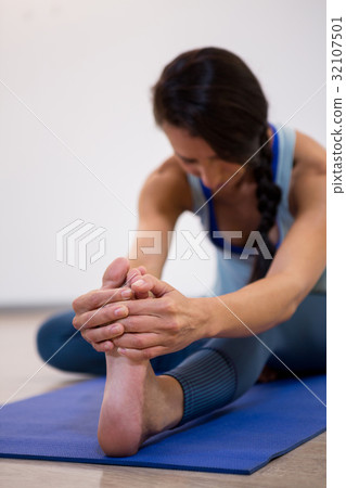 Woman performing yoga 32107501
