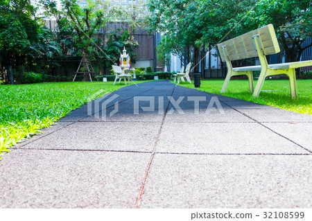Ant eye view of pavement in park 32108599
