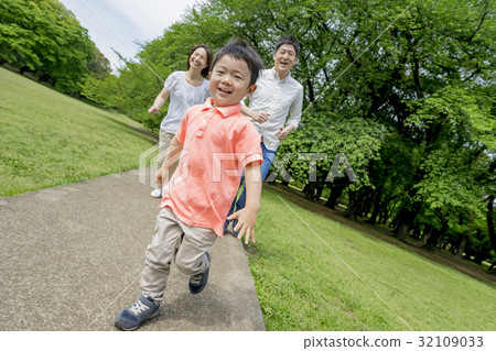 Three people walking in a park of fresh green 32109033