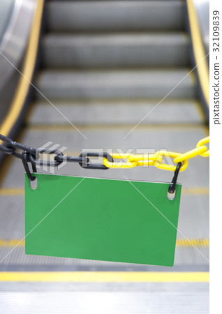 Empty Billboard Escalator 32109839