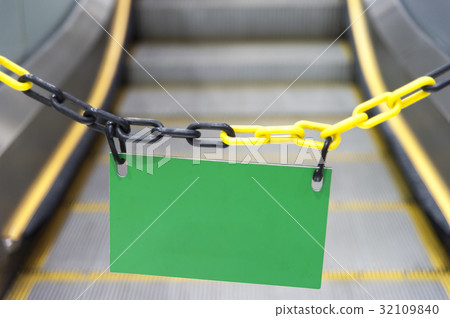 Empty Billboard Escalator 32109840