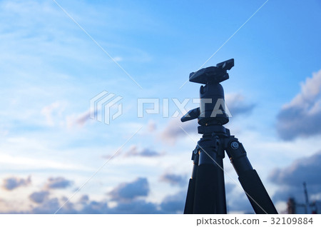 Tripod under sunset Tripod under sunset 32109884