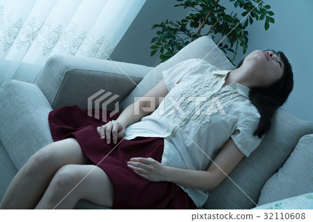 A young woman with anxiety A young woman with anxiety 32110608