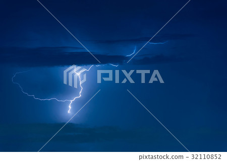 Thunder storm lightning strike on the dark sky 32110852