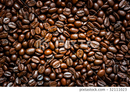 roasted coffee beans can be used as a background 32111023