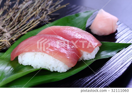 Sushi Tuna Nigiri Sushi 32111060