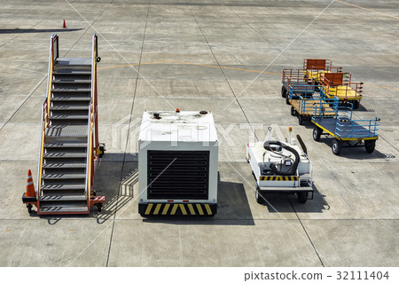 Airport Service Vehicles Airport Service Vehicles 32111404
