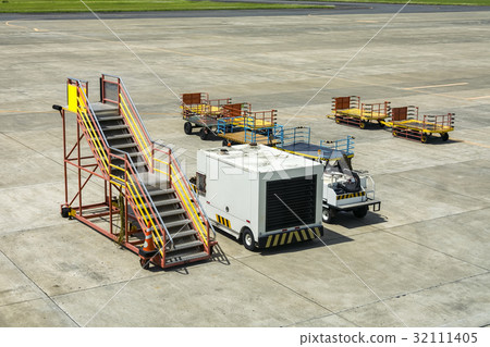 Airport Service Vehicles 32111405