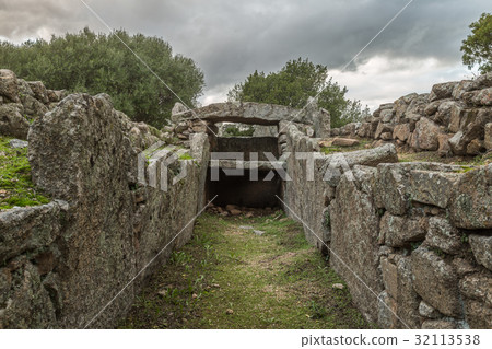 Giants grave of Li Lolghi - Arzachena Giants grave of Li Lolghi - Arzachena 32113538