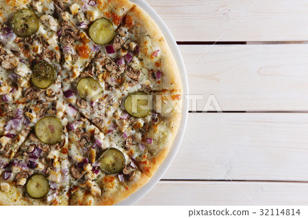 Pizza with onion, mushrooms and pickled cucumber Pizza with onion, mushrooms and pickled cucumber 32114814