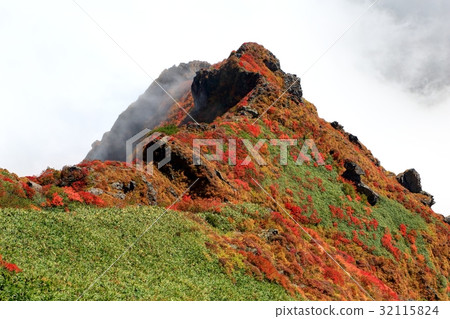 River peak of Ichinoura dune at Joetsu border where clouds spring 32115824