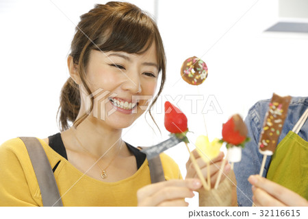 Cooking class making sweets Cooking class making sweets 32116615