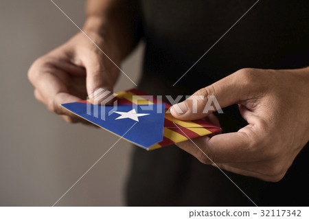envelope with the Catalan pro-independence flag envelope with the Catalan pro-independence flag 32117342