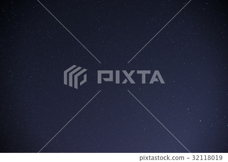 Beautiful milky way on a dark night sky with stars 32118019