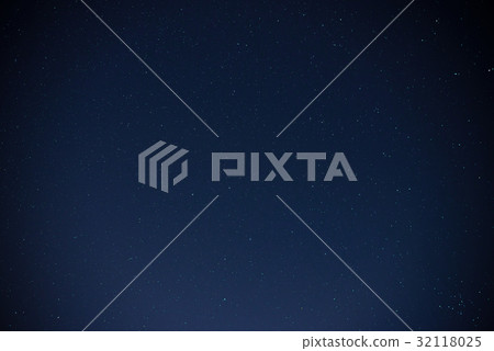 Beautiful milky way on a dark night sky with stars 32118025