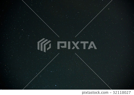 Beautiful milky way on a dark night sky with stars 32118027