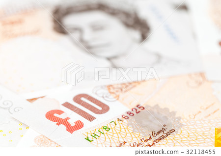 Ten pound notes, Bank of England. Close-up 32118455