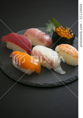 Nigiri sushi Nigiri sushi 32118684