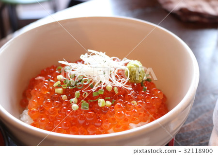 Ikura米飯碗 32118900