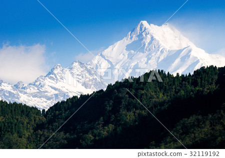 Mount Kanchenjunga range of the himalayas Mount Kanchenjunga range of the himalayas 32119192