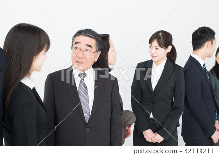 Business talks Large number of people Business talks Large number of people 32119211