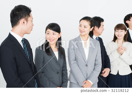 Business talks Large number of people Business talks Large number of people 32119212