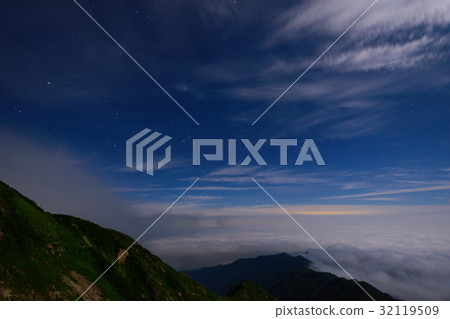 北阿爾卑斯山和星空 32119509
